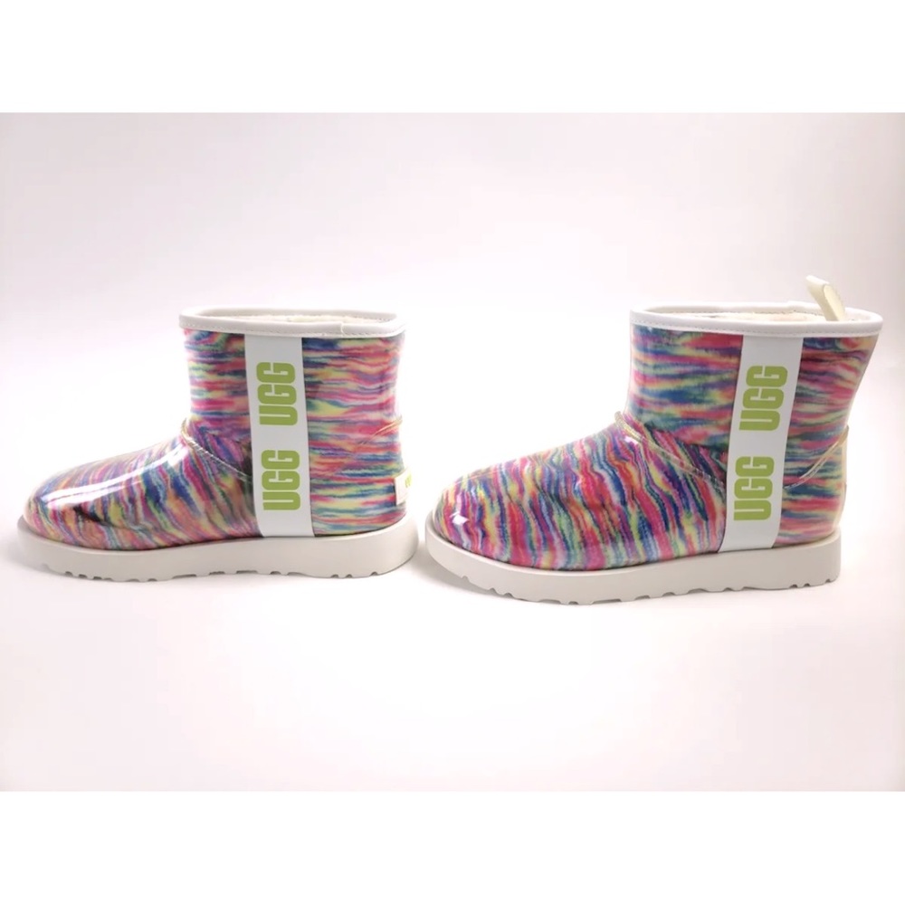 Classic Clear Mini Pixelate women’s waterproof rain or snow UGG boots sz 9